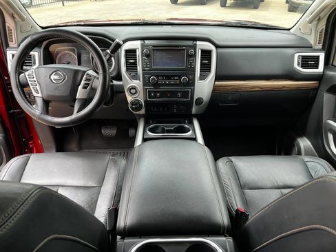 Used 2017 Nissan Titan SL AWD/4WD image 8