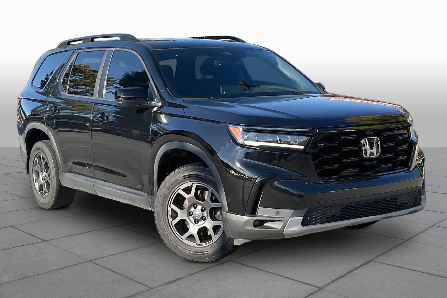 Used 2024 Honda Pilot TrailSport image 3