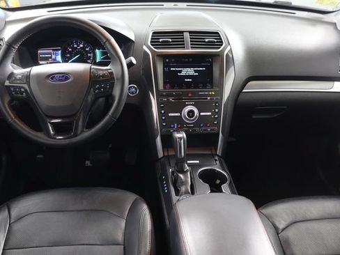 Used 2018 Ford Explorer Sport w/ Equipment Group 401A AWD/4WD image 2