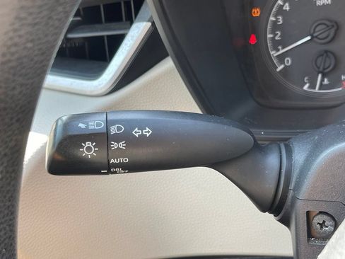 Used 2022 Toyota Corolla LE FWD image 43