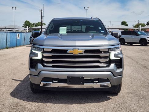 Used 2025 Chevrolet Silverado 1500 High Country w/ High Country Premium Package AWD/4WD image 2