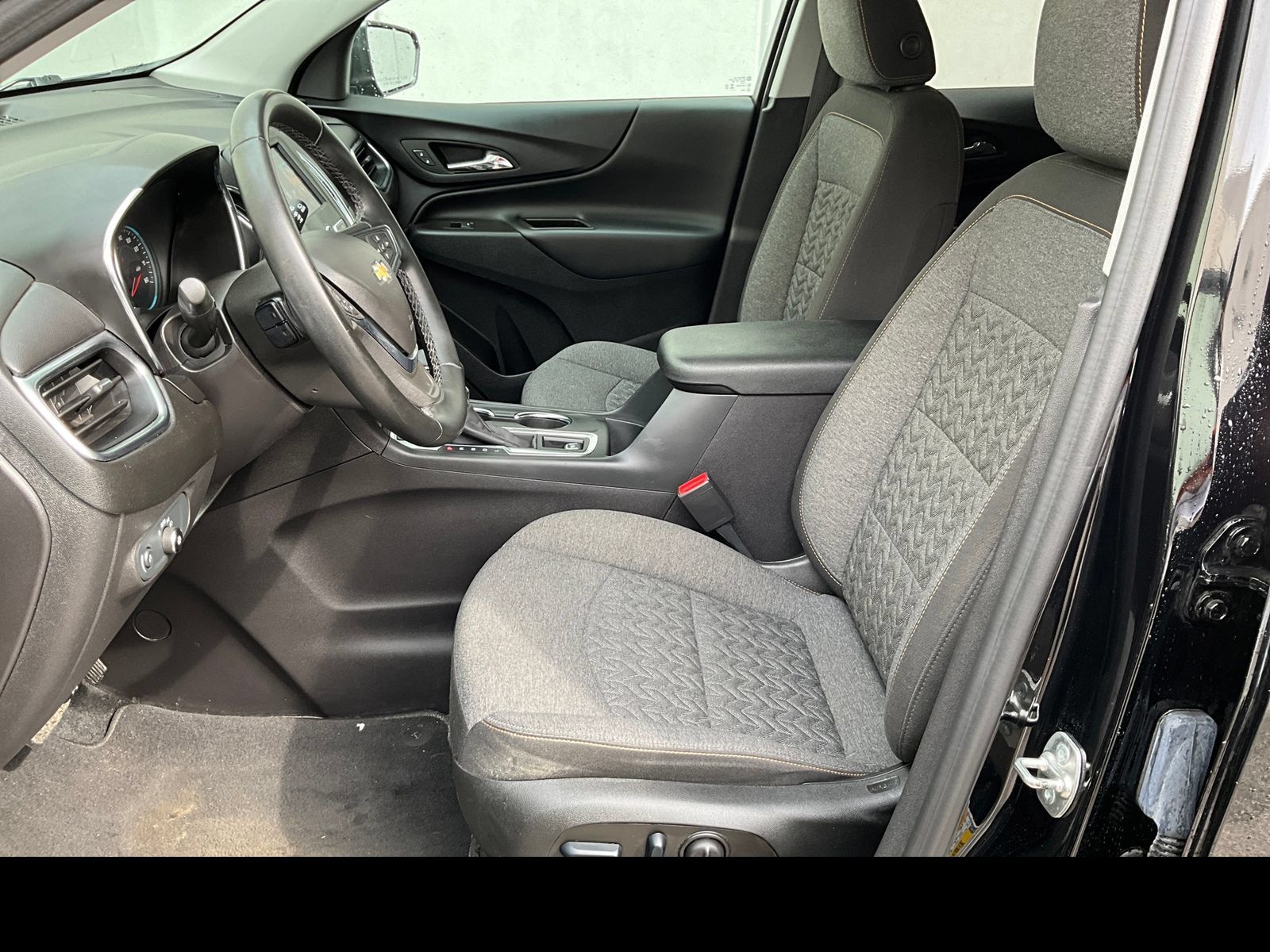 Used 2024 Chevrolet Equinox LT AWD/4WD image 2