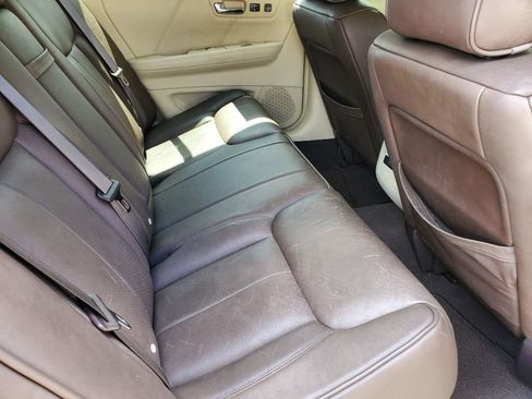 Used 2010 Cadillac DTS Platinum image 34