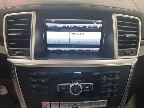 Used 2015 Mercedes-Benz GL 450 4MATIC image 24