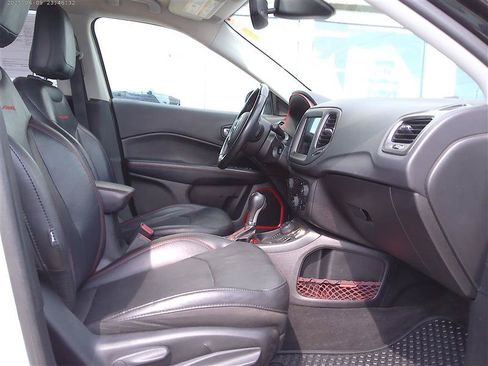 Used 2018 Jeep Compass Trailhawk w/ Leather Interior Group AWD/4WD image 8