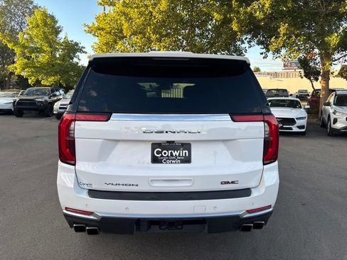 Used 2025 GMC Yukon Denali AWD/4WD image 8