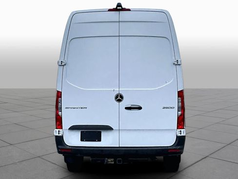 Used 2020 Mercedes-Benz Sprinter 2500 image 4