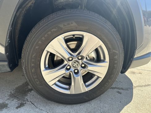 Used 2025 Toyota RAV4 XLE AWD/4WD image 32