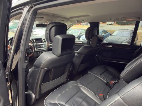 Used 2014 Mercedes-Benz GL 550 4MATIC image 34