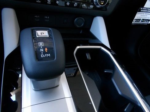 New 2025 Mitsubishi Outlander SE image 22