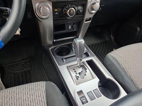 Used 2019 Toyota 4Runner SR5 AWD/4WD image 25
