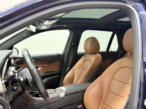 Used 2022 Mercedes-Benz GLC 300 4MATIC w/ AMG Line image 19