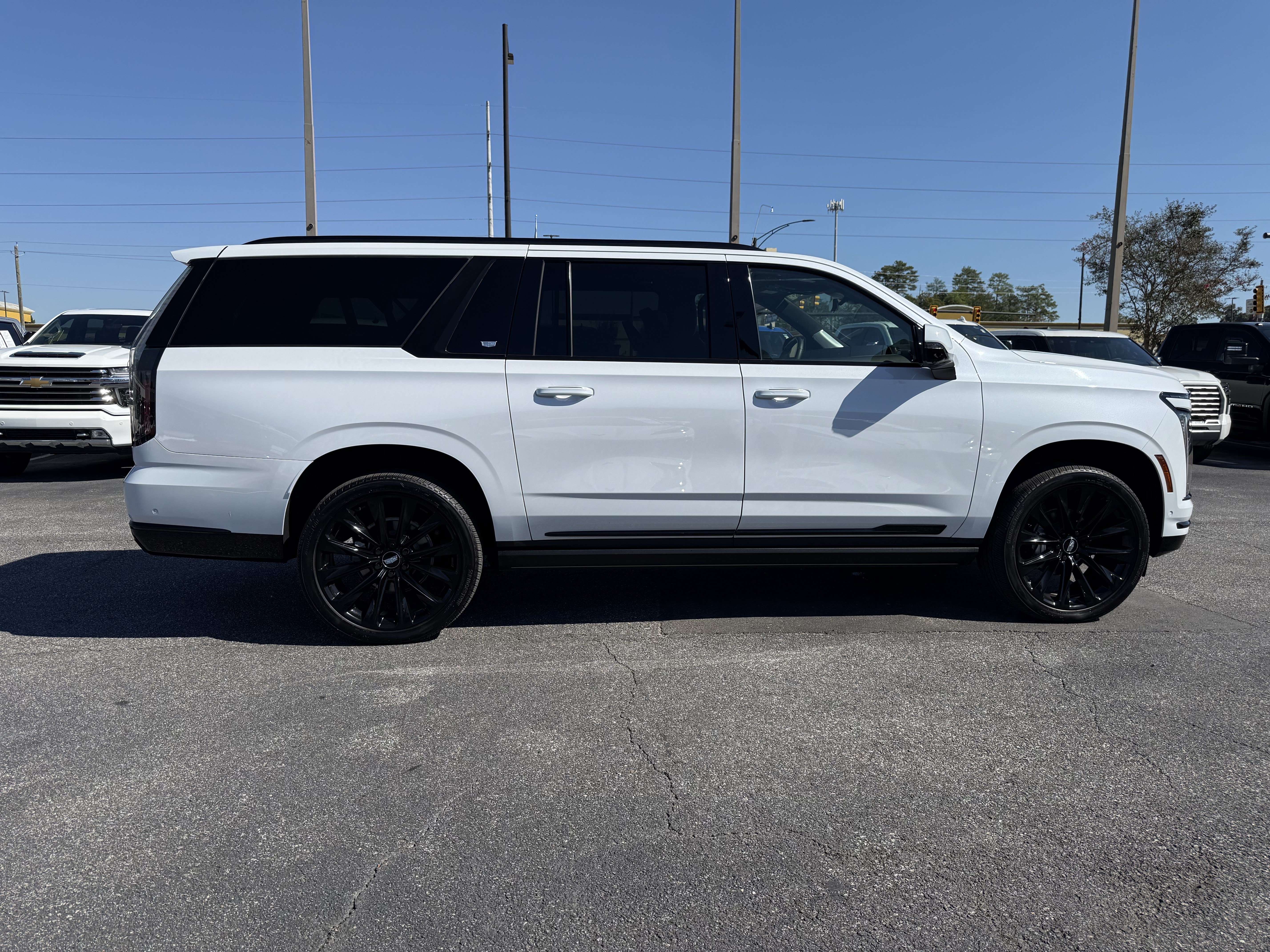 Used 2026 Cadillac Escalade ESV Platinum Sport w/ LPO, ONYX Package AWD/4WD image 11