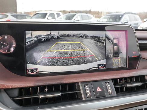 Used 2020 Lexus ES 300h w/ Luxury Package image 6