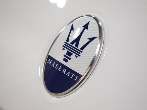 Certified 2023 Maserati Grecale Modena image 2