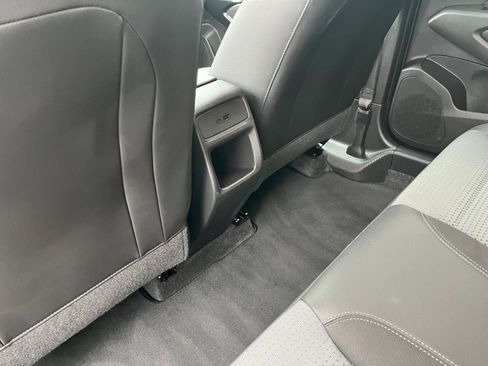 Used 2025 Chevrolet Trax LT image 24