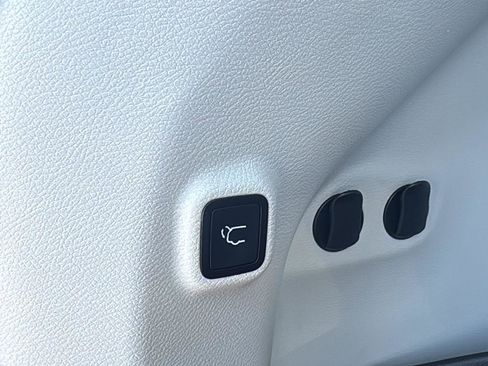 Used 2021 Jeep Cherokee Latitude Lux w/ Comfort/Convenience Group image 25