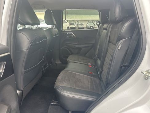 Used 2024 Mitsubishi Outlander SE Black Edition AWD/4WD image 31