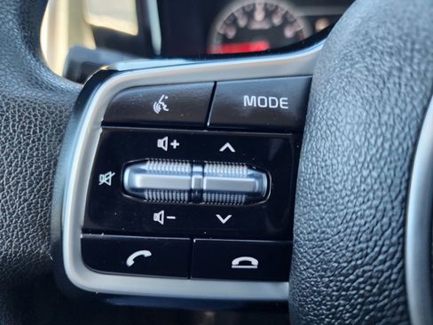 Used 2021 Kia Sorento LX image 19