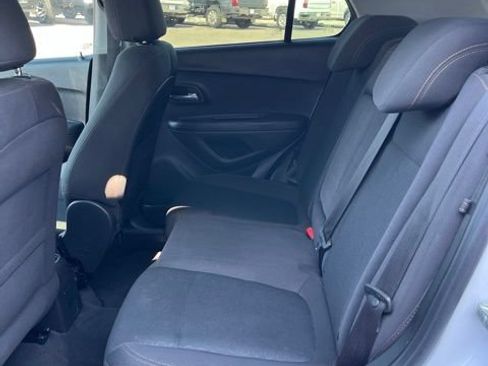 Used 2018 Chevrolet Trax LS FWD image 29