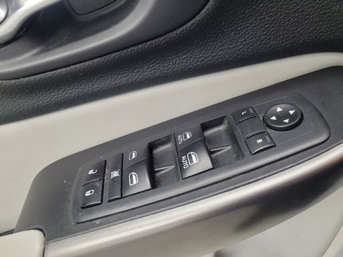 Used 2020 Jeep Cherokee Limited image 27