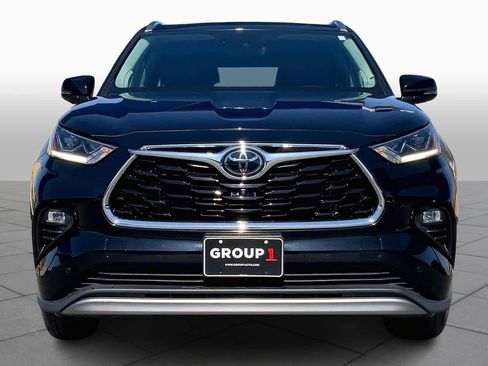 Used 2024 Toyota Highlander Platinum image 4