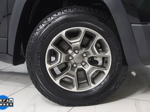 Used 2022 Jeep Cherokee Trailhawk image 14