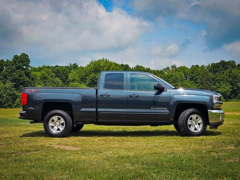 Used 2018 Chevrolet Silverado 1500 LT w/ All Star Edition AWD/4WD image 2