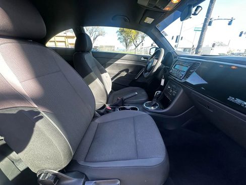 Used 2012 Volkswagen Beetle 2.5 image 8