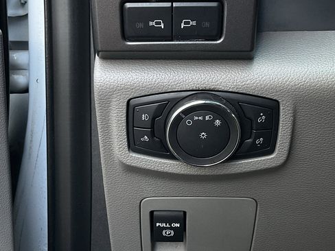 Used 2017 Ford F150 XLT w/ Trailer Tow Package image 32