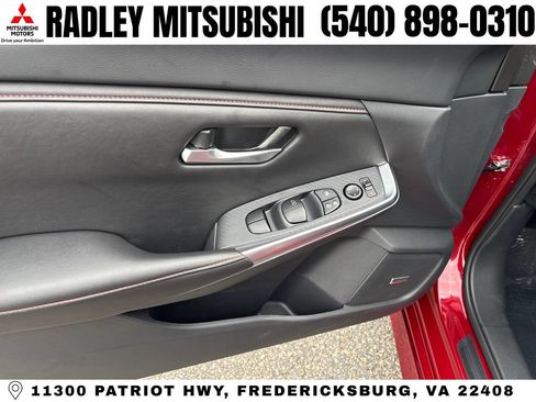 Used 2025 Nissan Sentra SR w/ SR Premium Package FWD image 5