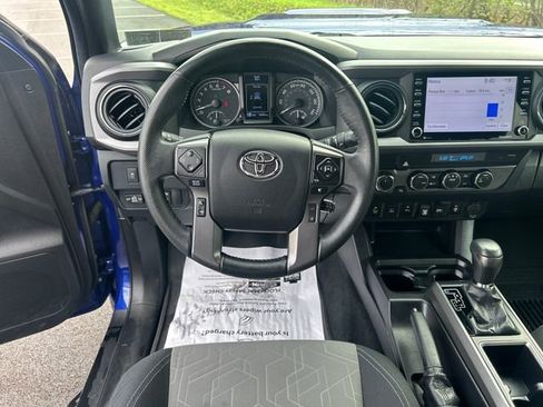 Used 2022 Toyota Tacoma TRD Sport w/ Technology Package image 13
