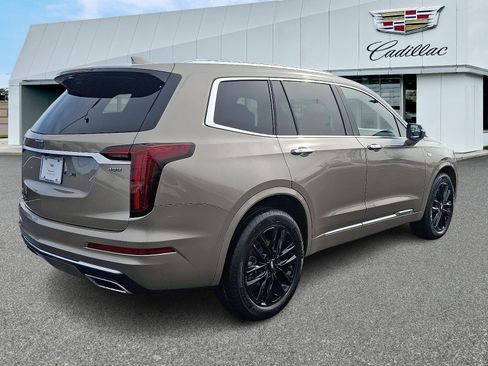 Certified 2022 Cadillac XT6 Premium Luxury w/ Technology Package image 6
