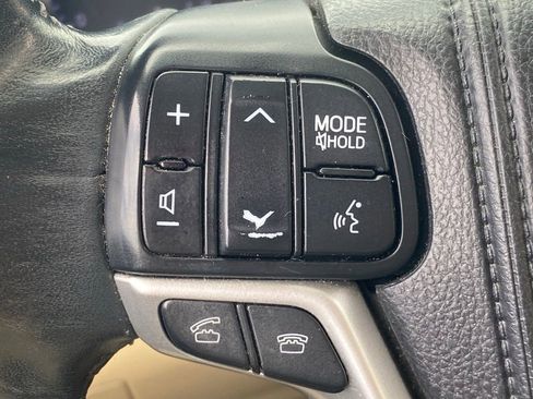 Used 2014 Toyota Highlander XLE AWD/4WD image 27