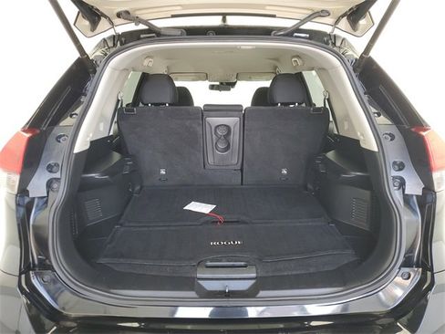 Used 2019 Nissan Rogue SV image 11