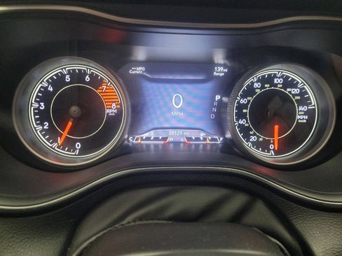 Used 2019 Jeep Cherokee Limited AWD/4WD image 23