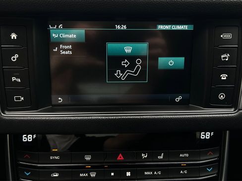 Used 2016 Jaguar XF Prestige image 28