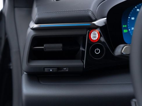 Certified 2025 Porsche Macan Electric RWD image 28