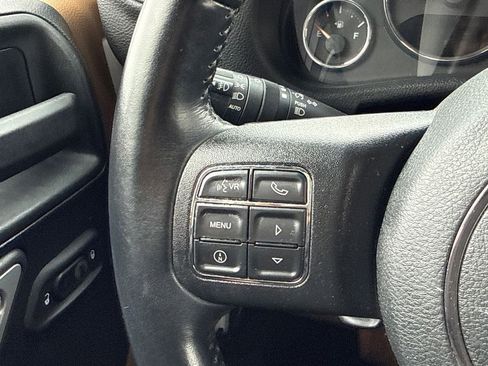 Used 2017 Jeep Wrangler Unlimited Sahara w/ Connectivity Group AWD/4WD image 21