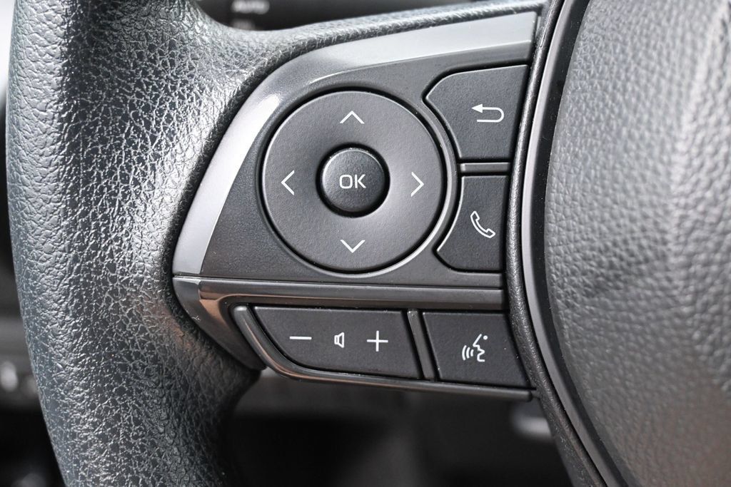 Used 2025 Toyota Corolla LE FWD image 15