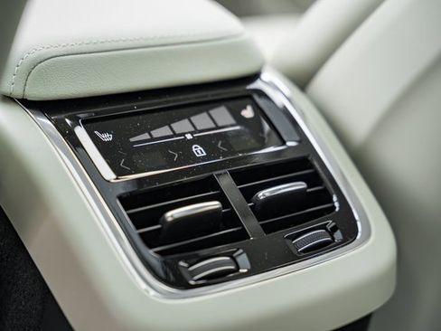 New 2026 Volvo XC60 B5 Ultra w/ Protection Package Premier image 33