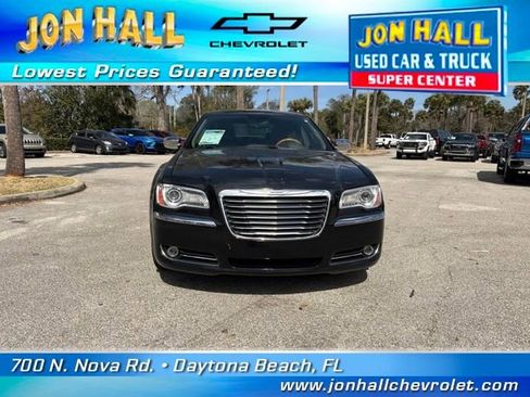 Used 2013 Chrysler 300 C image 9