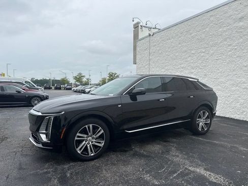 Used 2024 Cadillac Lyriq Tech AWD/4WD image 3