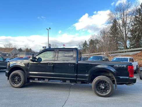 Certified 2022 Ford F250 Lariat w/ Black Appearance Package image 6