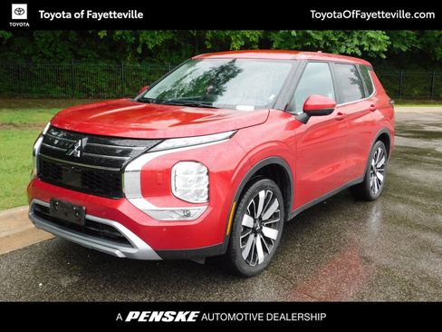 Used 2025 Mitsubishi Outlander SE AWD/4WD image 1