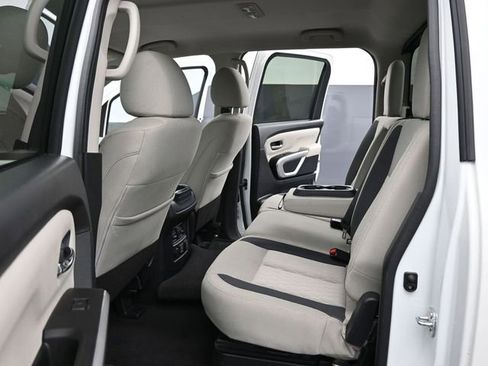 Used 2024 Nissan Titan SV w/ SV Convenience Package AWD/4WD image 9