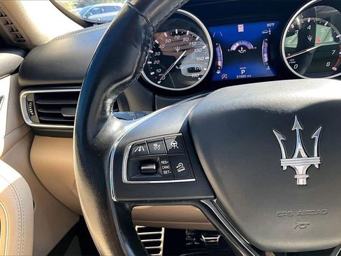 Used 2020 Maserati Levante GranLusso image 24