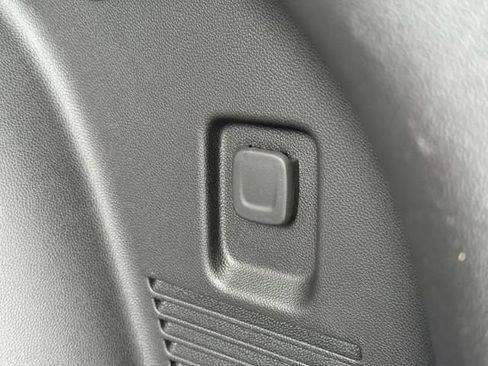 Used 2025 Chevrolet Blazer LT AWD/4WD image 9