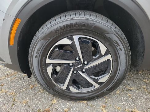 Used 2024 Kia Sportage LX image 12