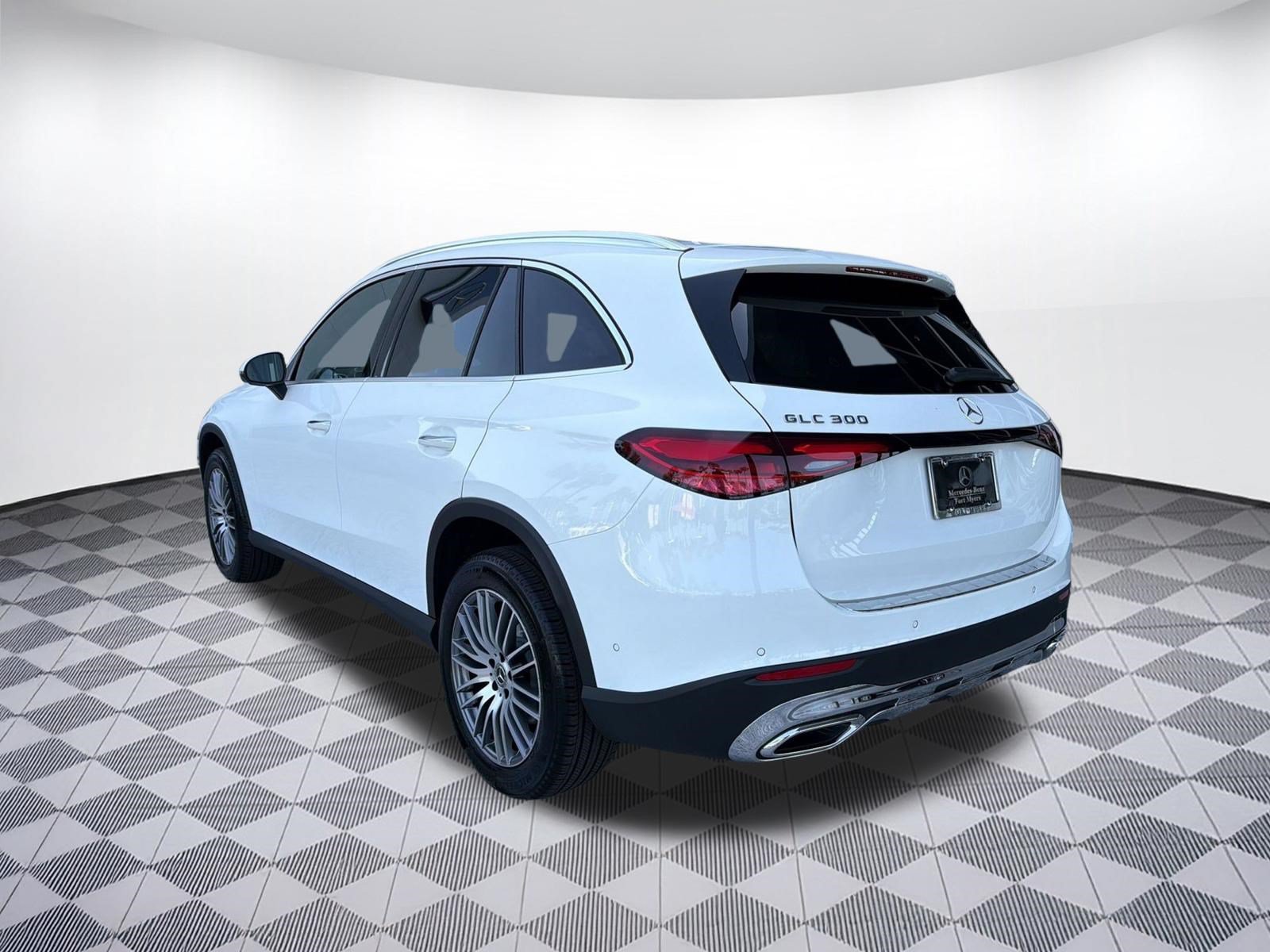 Used 2026 Mercedes-Benz GLC 300 image 3